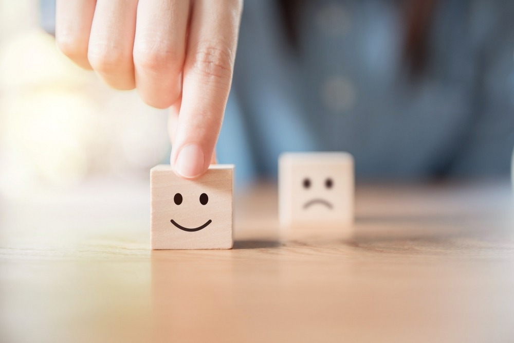 blocks with smiley to show customer satisfaction and frown to show customer dissatisfaction